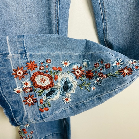 Prosperity Denim High Rise Floral Embroidered Released Hem Flare Leg Jeans SZ 30 - Picture 7 of 14